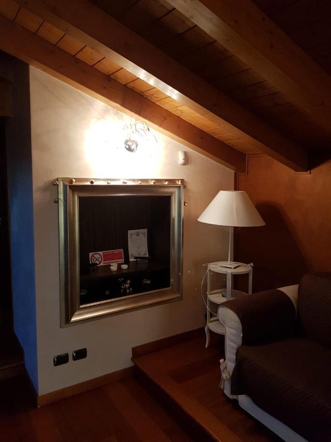 Il Sasso Bianco Bb Apartamento Comerio Exterior foto